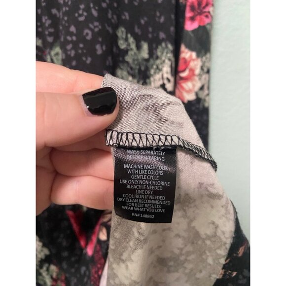 Torrid Women's Plus Size Dark Grey Black Floral Tunic Top Shirt Size 1x - Picture 7 of 8